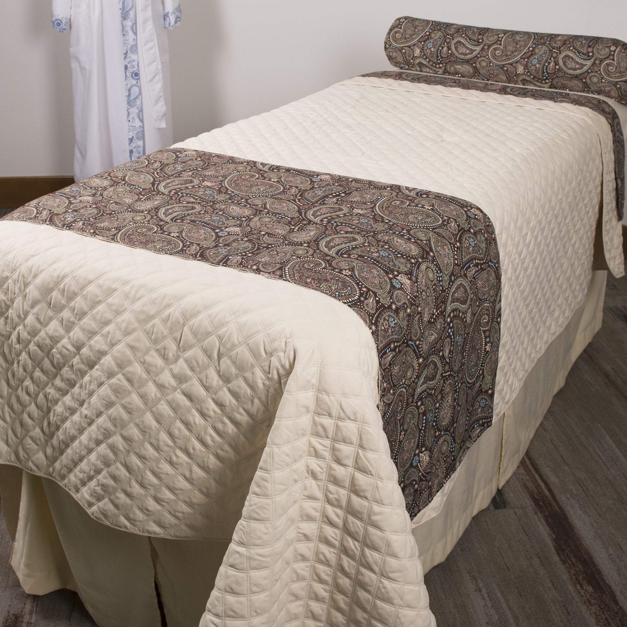 Linens White Sapphire Paisley Face / White Solid Back Sposh Massage Table Saddle Paisley Collection